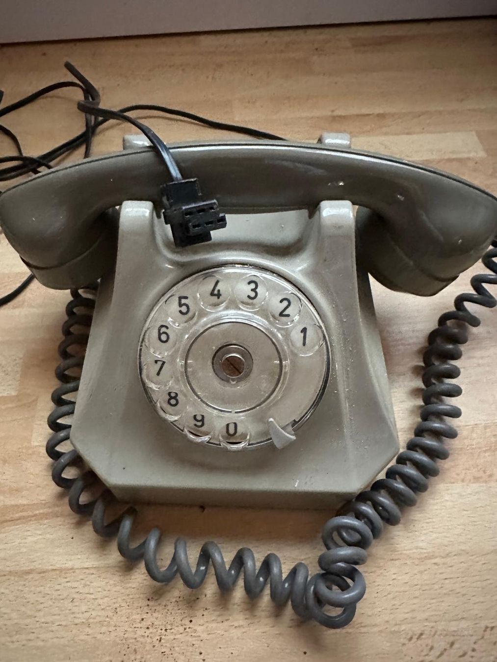 Telefone: Vintage /Antikes Telefon mit Wählscheibe – Gebraucht aus Wegenstetten von Aanfr