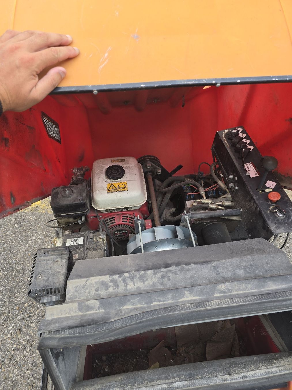 Toutes les machines: TWIN-TEC Aufsitzkehrmaschine  – D'occasion à WIL SG par Sprin319 5