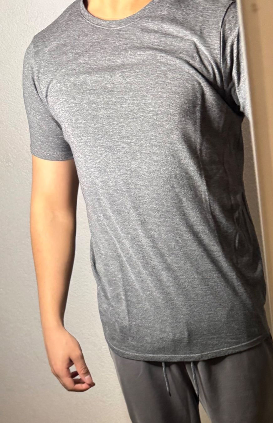 T-shirt: Grauer Shirt – Usato da Suhr venduto da sel_w2yg