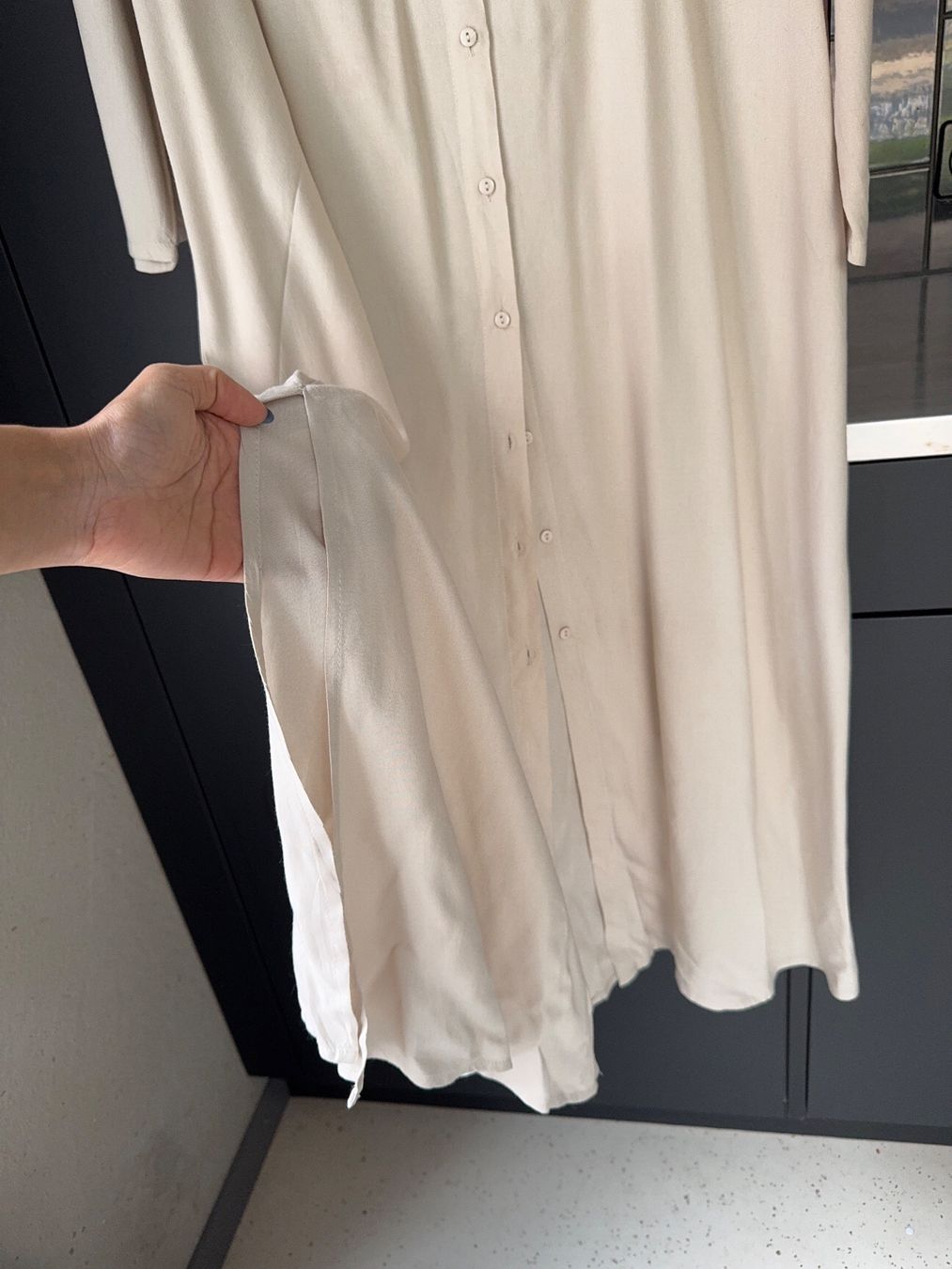 Vestiti: beigefarbenes Hemdblusenkleid | beige button-down dress – Nuovo (secondo la descrizione) da Zürich venduto da hal_2yzx 1