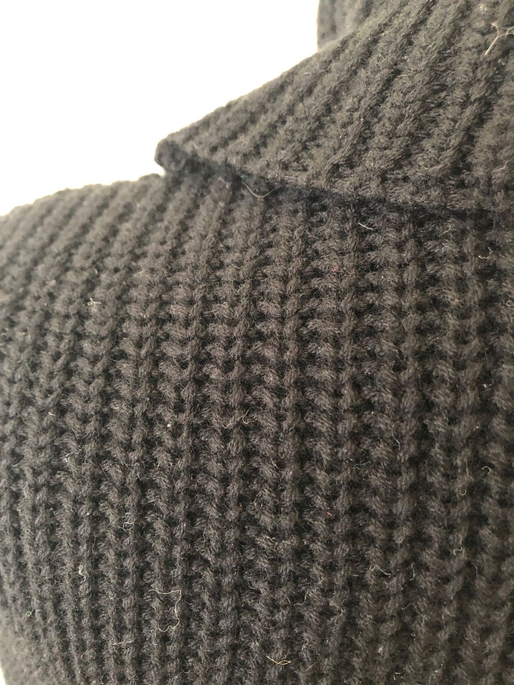 Madeleine Pulls & Sweat-shirts: Schwarzer Strickpullover Rollkragen – Neuf (Voir description) à Arlesheim par leyRum4.5 4