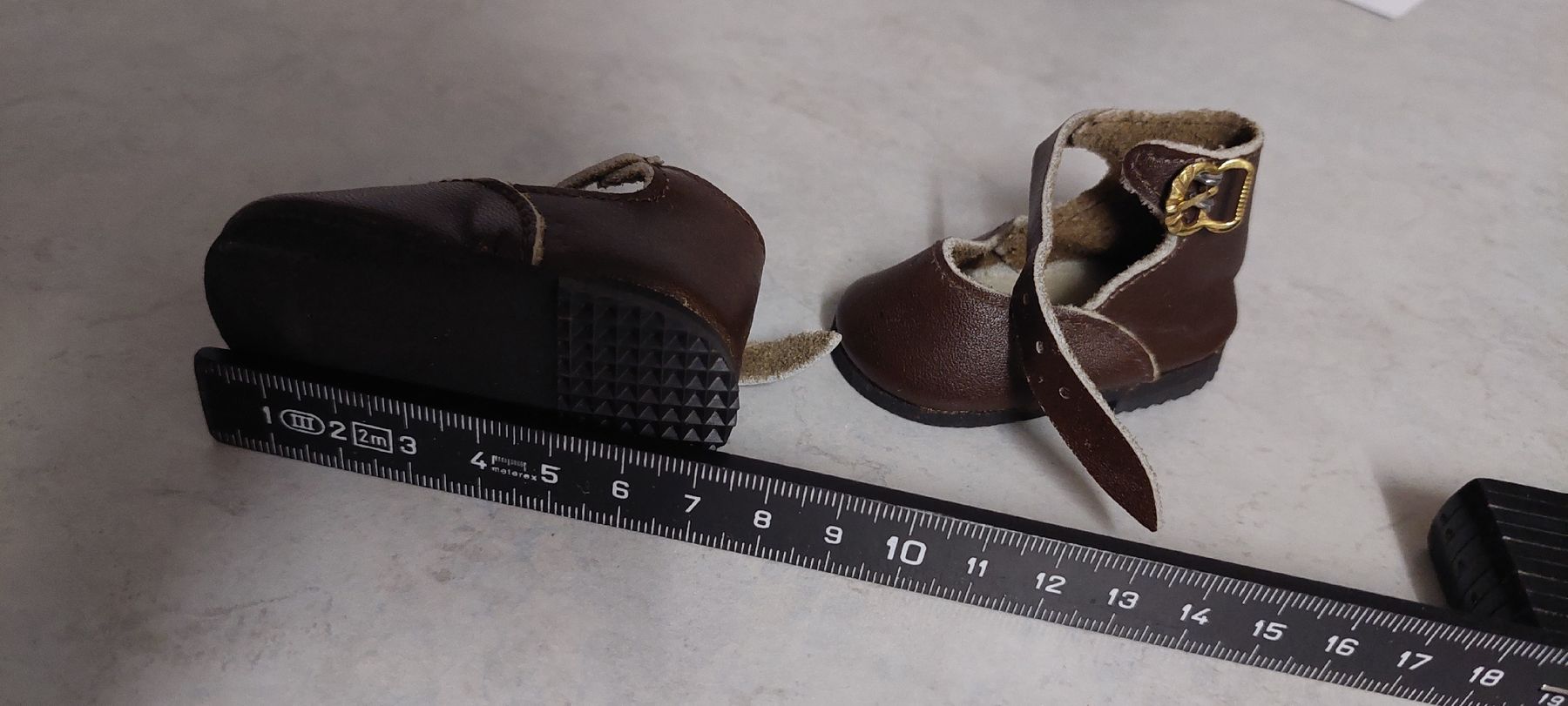 Sasha Morgenthaler Bambole: 5Paar Puppenschuhe  – Usato da Muri AG venduto da nindo1 6