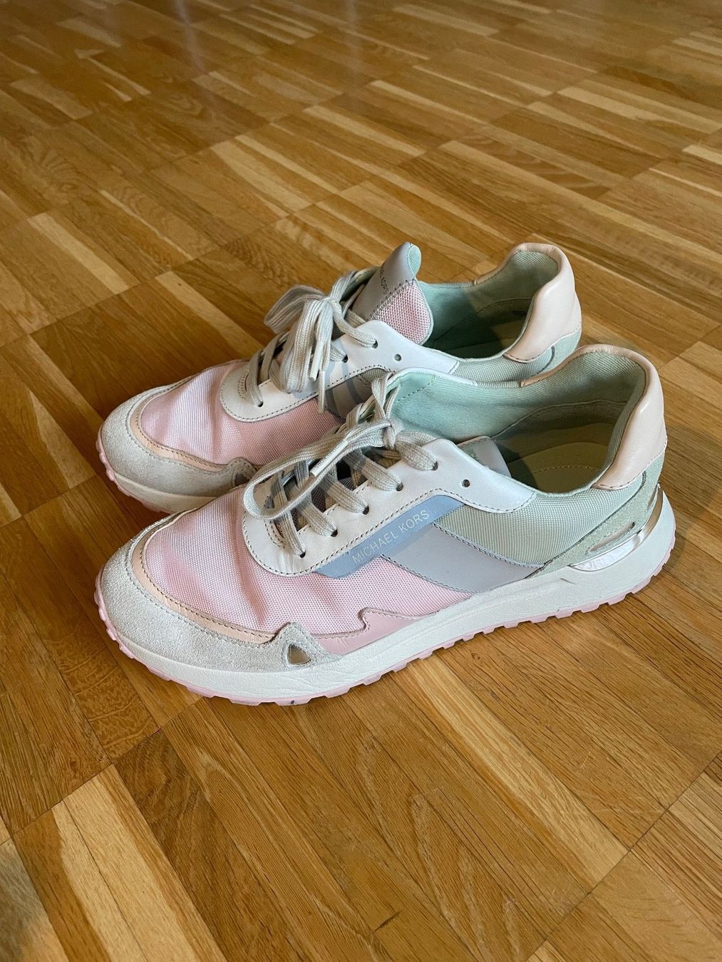 Michael Kors Chaussures femmes: Michael Kors Sneakers 37 – Neuf (Voir description) à Dübendorf par VSAngel