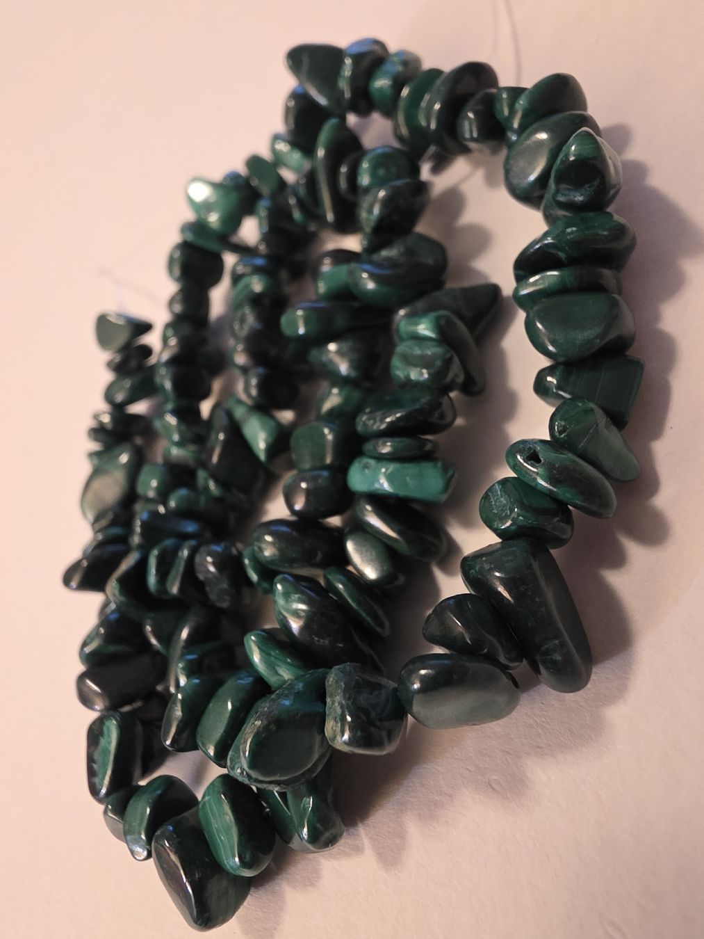 Minerali & Pietre curative: Malachit Splitter ca. 5-11mm. Strang – Nuovo e nell'imballaggio originale da Menziken venduto da Mirager