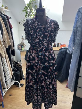 Sommerliches Maxikleid mit Blumenmuster, Grösse 38/M