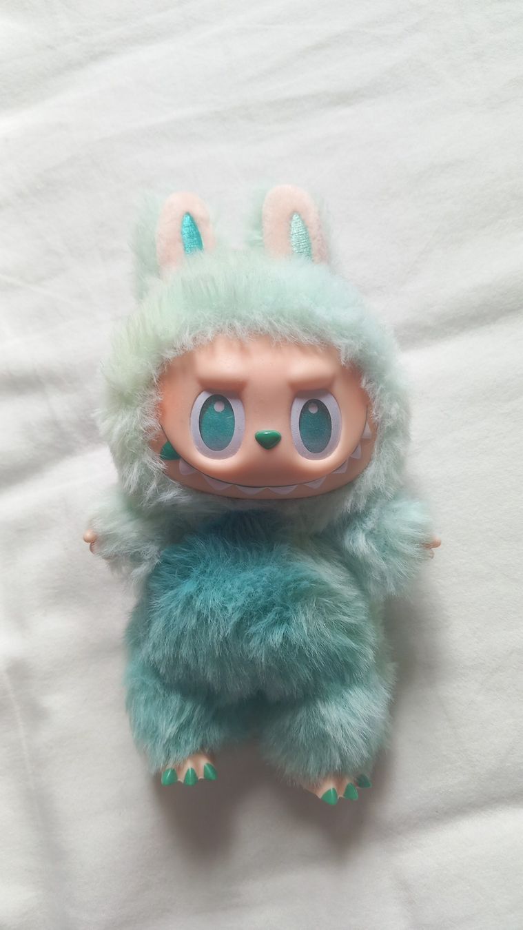 Pop Mart Statuette: Popmart Labubu Big Into Energy Serenity – Usato da Bex venduto da aud_cy2l