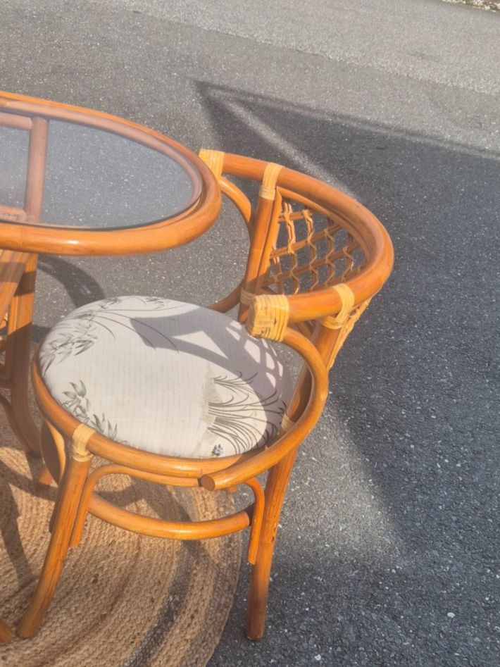 Set di tavolo e panche: 1 table et 2 chaises en rotin vintage – Usato da Fully venduto da tameab 6