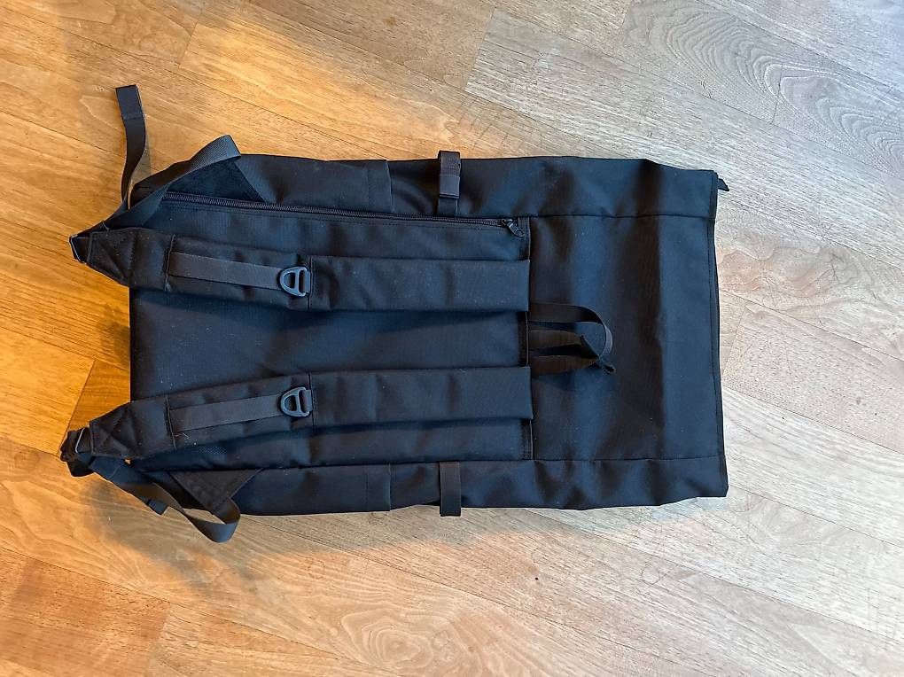 Sandqvist Zaini: Rolltop Rucksack Sandqvist neu schwarz – Nuovo (secondo la descrizione) da Evilard venduto da Linde01 2
