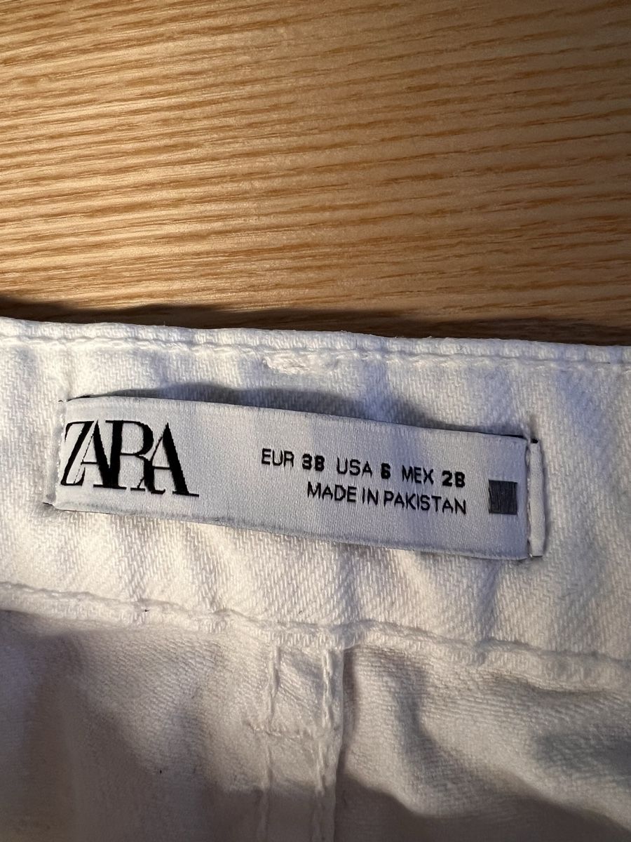 Zara Jeans: White Zara Jeans, Size EU 38 US 6 – Nuovo (secondo la descrizione) da Erlenbach ZH venduto da Ma.Pi 3