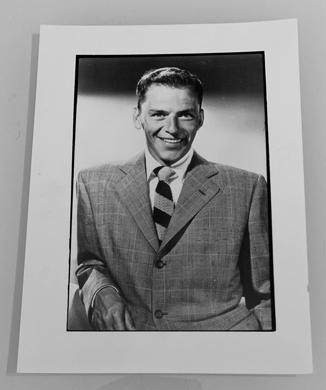 Poster & Bilder: Schönes Foto Frank Sinatra – Gebraucht aus Bern von Artbrokerswitzerland