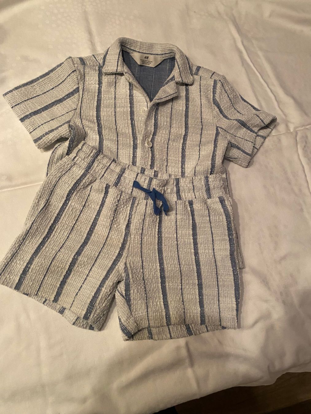 H&M Camicie, T-shirt & Polo: Kurzarmhemd & Shorts Grösse 104 – Usato da Allenwinden venduto da Obalu 2