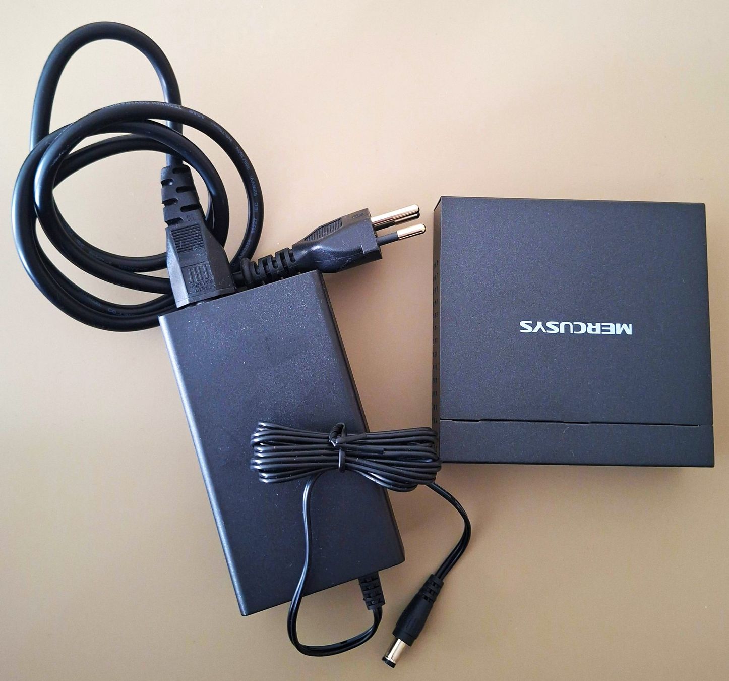 Hubs & Switches: Mercusys 5 port LAN Switch – D'occasion à Morges par Sakpen 2
