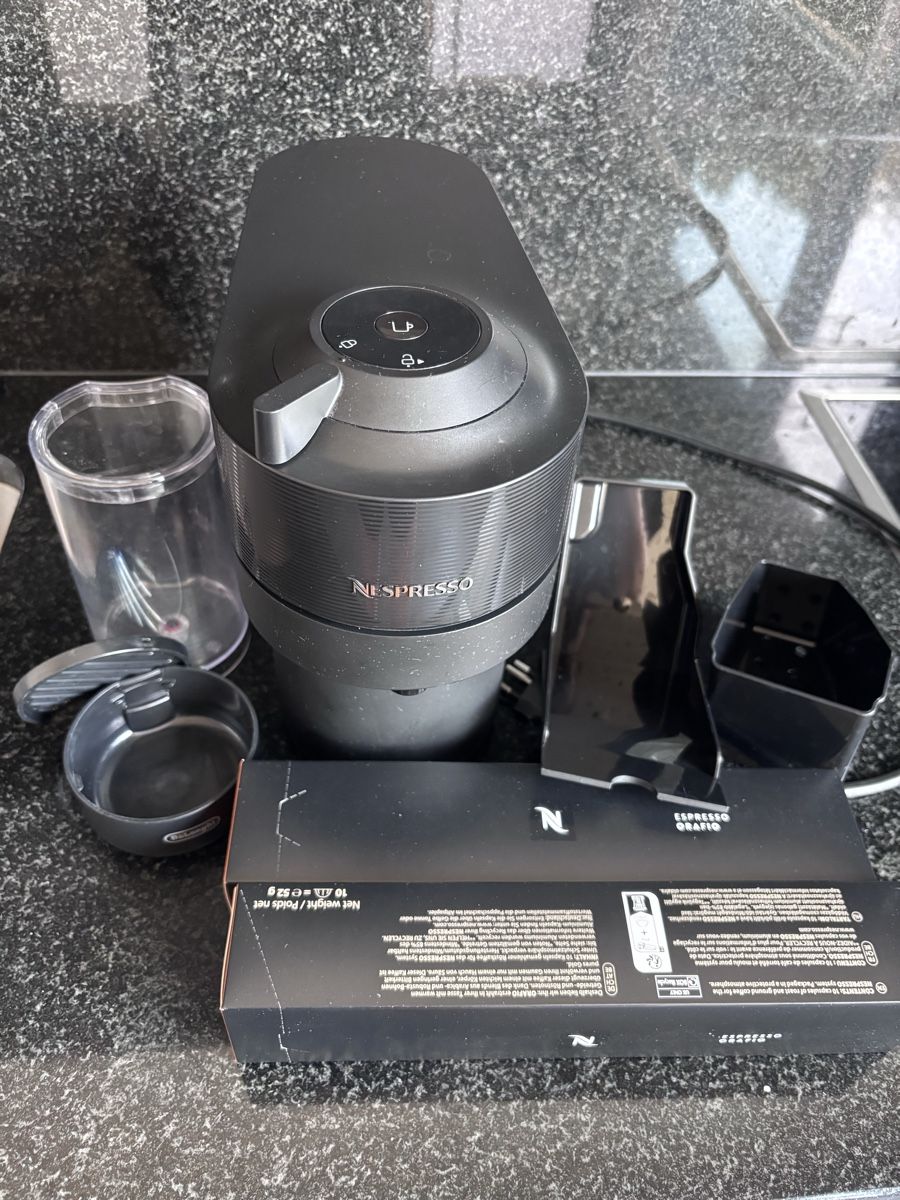 Nespresso Kaffeemaschinen & Espressomaschinen: Nespresso Vertuo Pop schwarz – Gebraucht aus Uster von bat_f22x