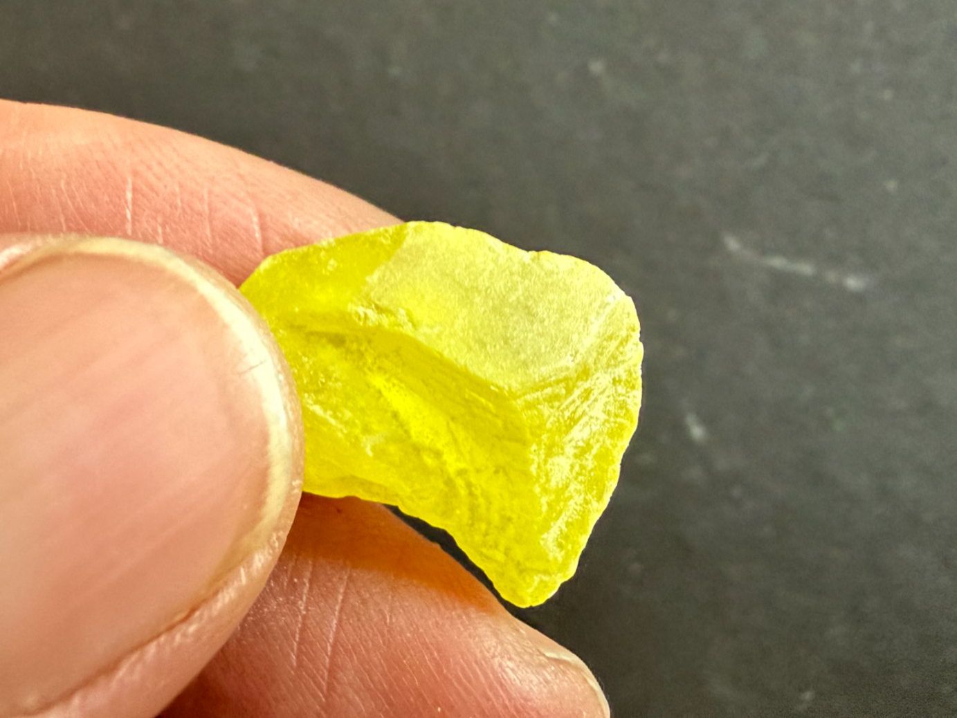 Minerali & Pietre curative: Schöner Schwefel Kristall – Usato da Lützelflüh-Goldb venduto da Elementis 1