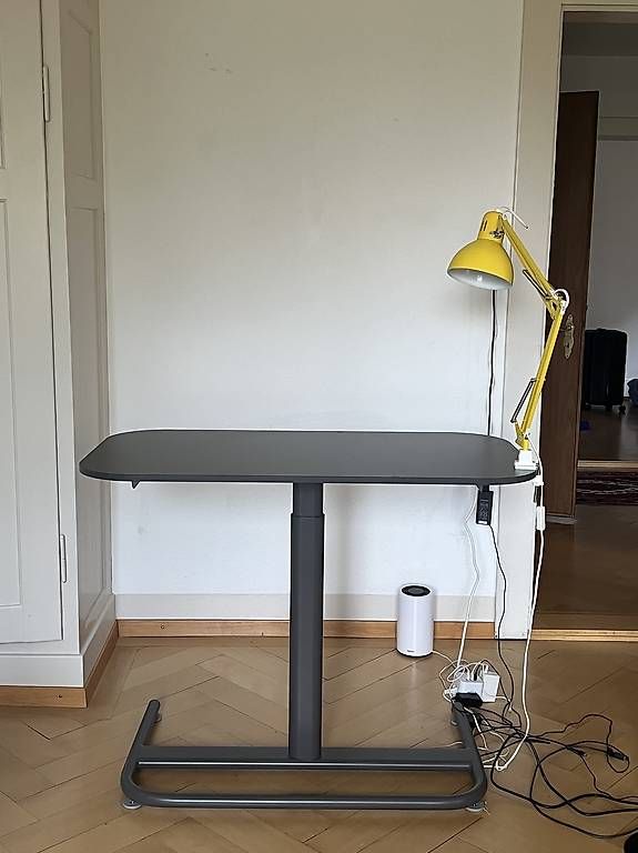 Ikea Schreibtische: Höhenverstellbarer Arbeitstisch – Gebraucht aus Zürich von fic_2yrr