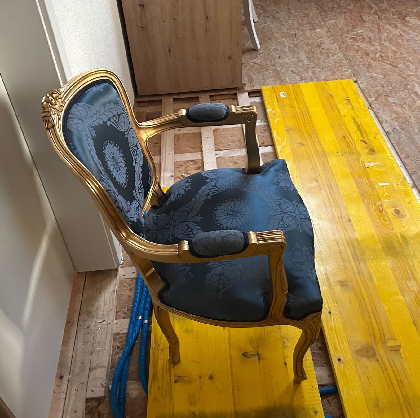 Poltrone: 🏆 Antikes Sofa(2-Sitzer)+Sessel/Massivholz/Goldverzierungen – Usato da Schattdorf venduto da wal_5l5t 9