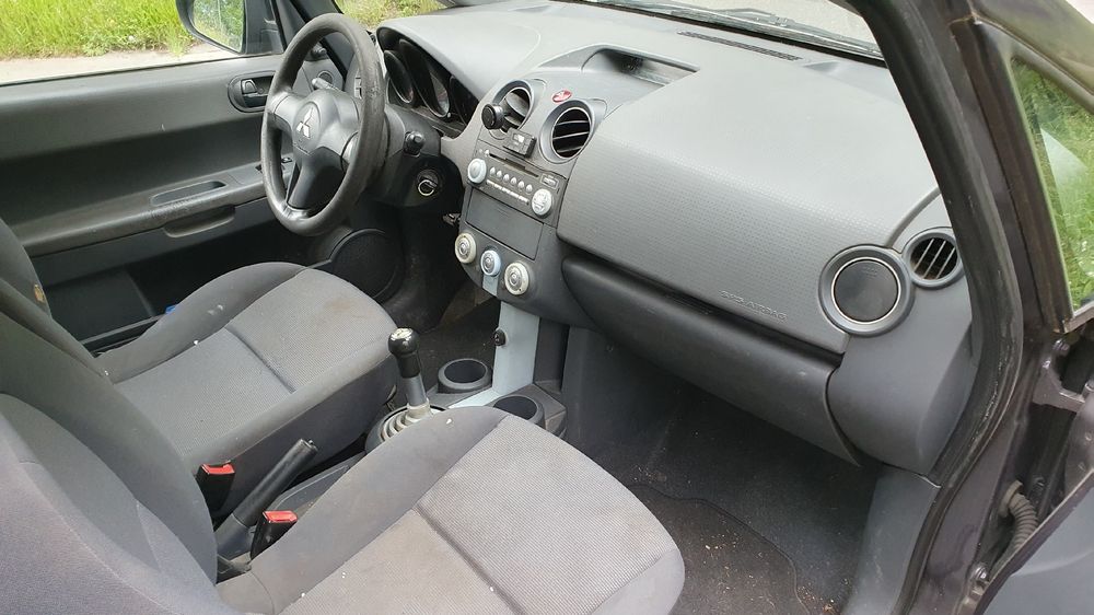 Mitsubishi Automobili: Mitsubishi Colt 1.3 16v - Klima - 5 Turen - B04 – Usato da Val D Illiez venduto da SnowRoof 3