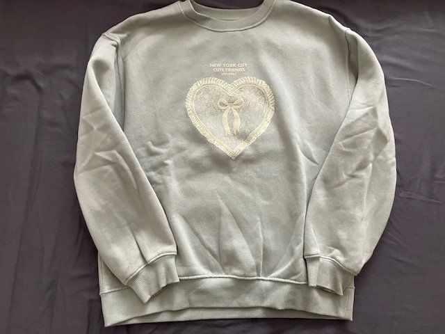 Zara Pulls et sweat-shirts: Pull confortable gris clair avec cœur T.164 – D'occasion à Marin-Epagnier par rchouchouu