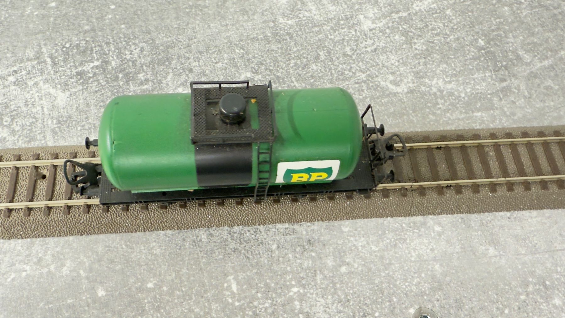 Roco Modellini di ferrovie: Roco Tankwagen BP H0 / DC – Usato da Schlieren venduto da rat_lq6b 8