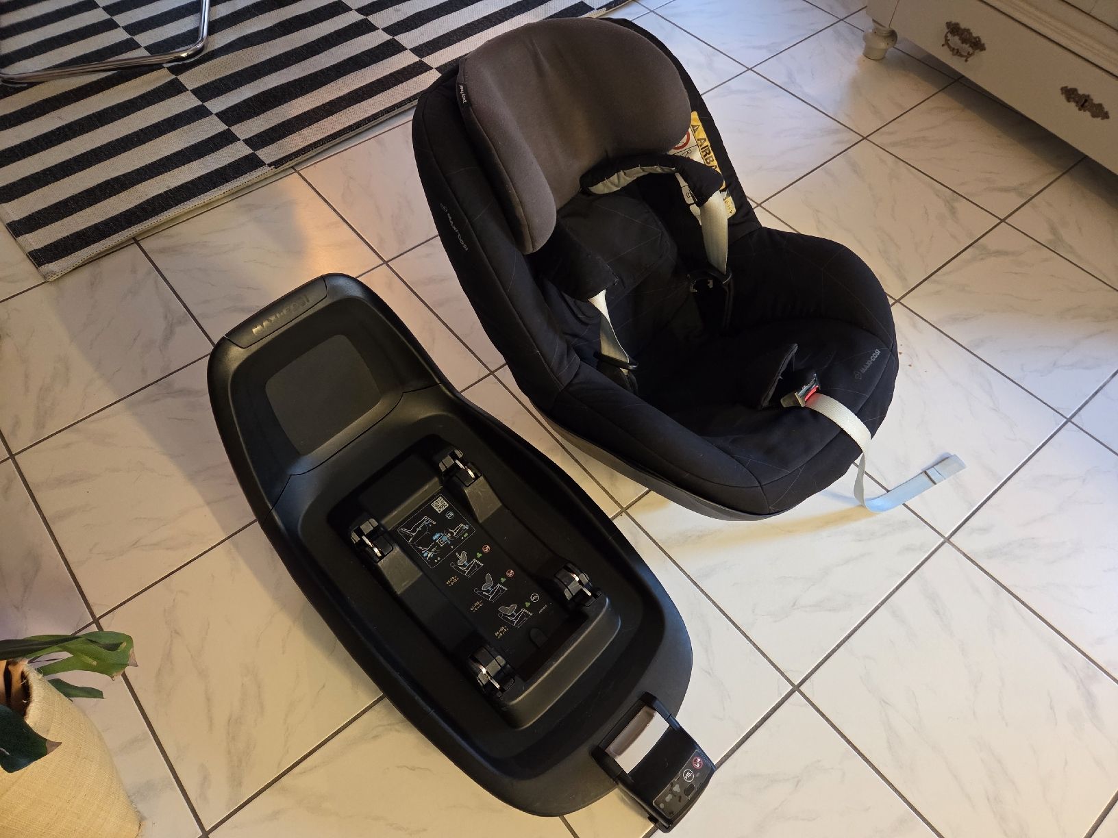 Maxi-Cosi Auto-Kindersitze: Maxi-Cosi mit 2WayFix Basis – Gebraucht aus Bremgarten AG von Michelf1988