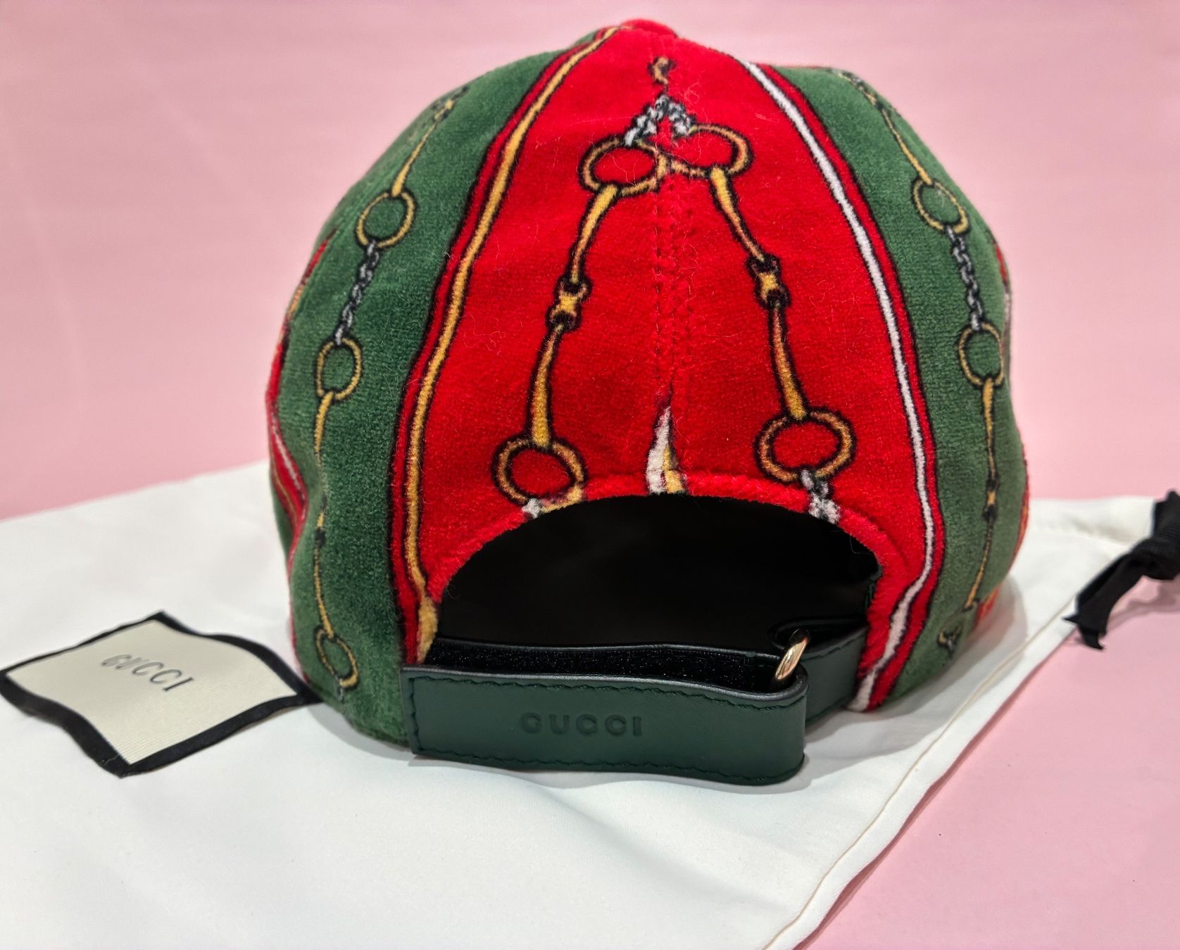 Gucci Copricapi, berretti & cappellini: Gucci HUT 59cm L / velluto – Usato da Paradiso venduto da Kayakara 3