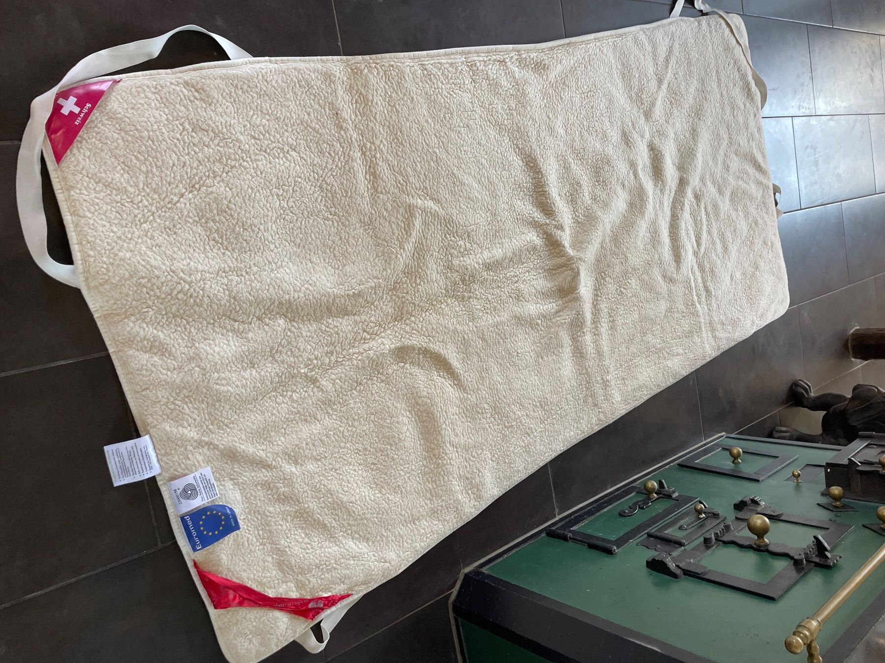 Decken: Matratzenauflage aus Lammfell – Gebraucht aus Sirnach von Motorbiene007