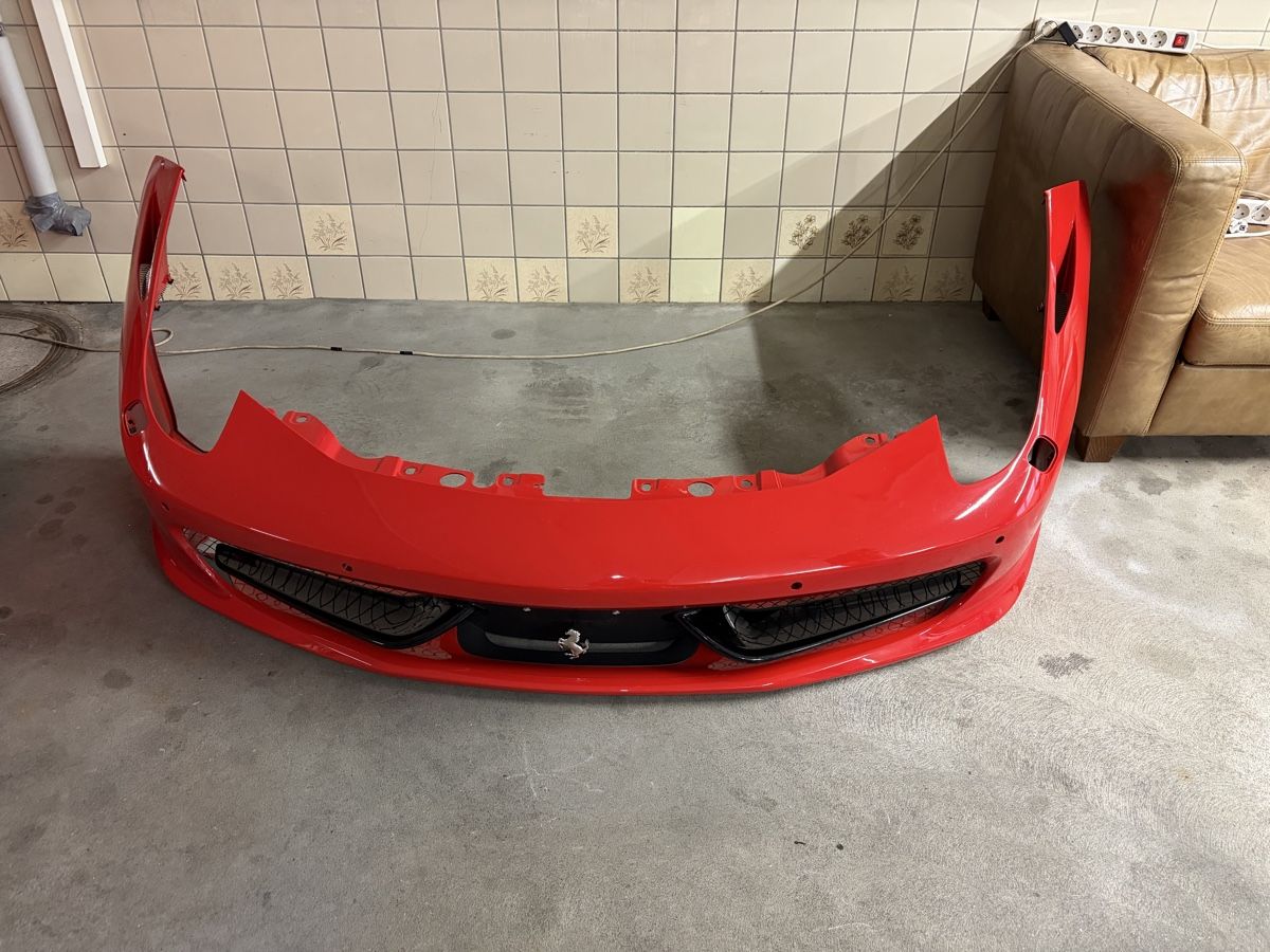 Ferrari Tutti pezzi di ricambio auto: Ferrari 458 Stossstange  – Usato da Zug venduto da M.Smolcic 1