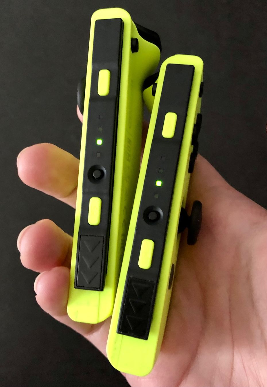 Nintendo Controller: 2 Joy-con neon yellow -  Nintendo Switch – Gebraucht aus Lausanne von  3