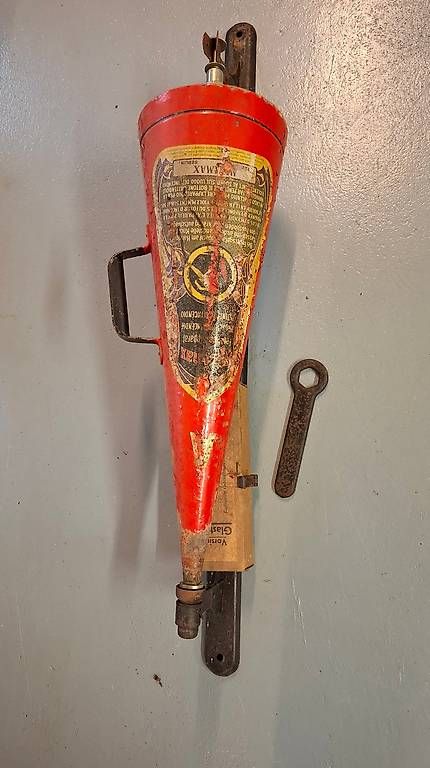 Feuerlöscher: Minimax Antiker Feuerlöscher – Gebraucht aus Merenschwand von Teggerspazi