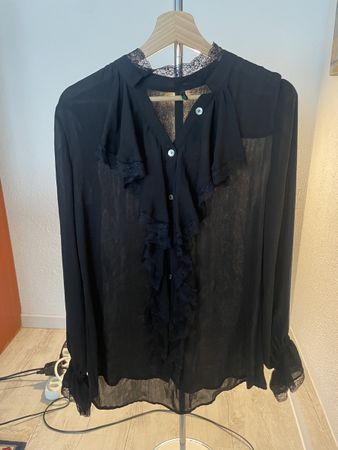 Elegante schwarze Bluse mit Spitzen, Grösse M