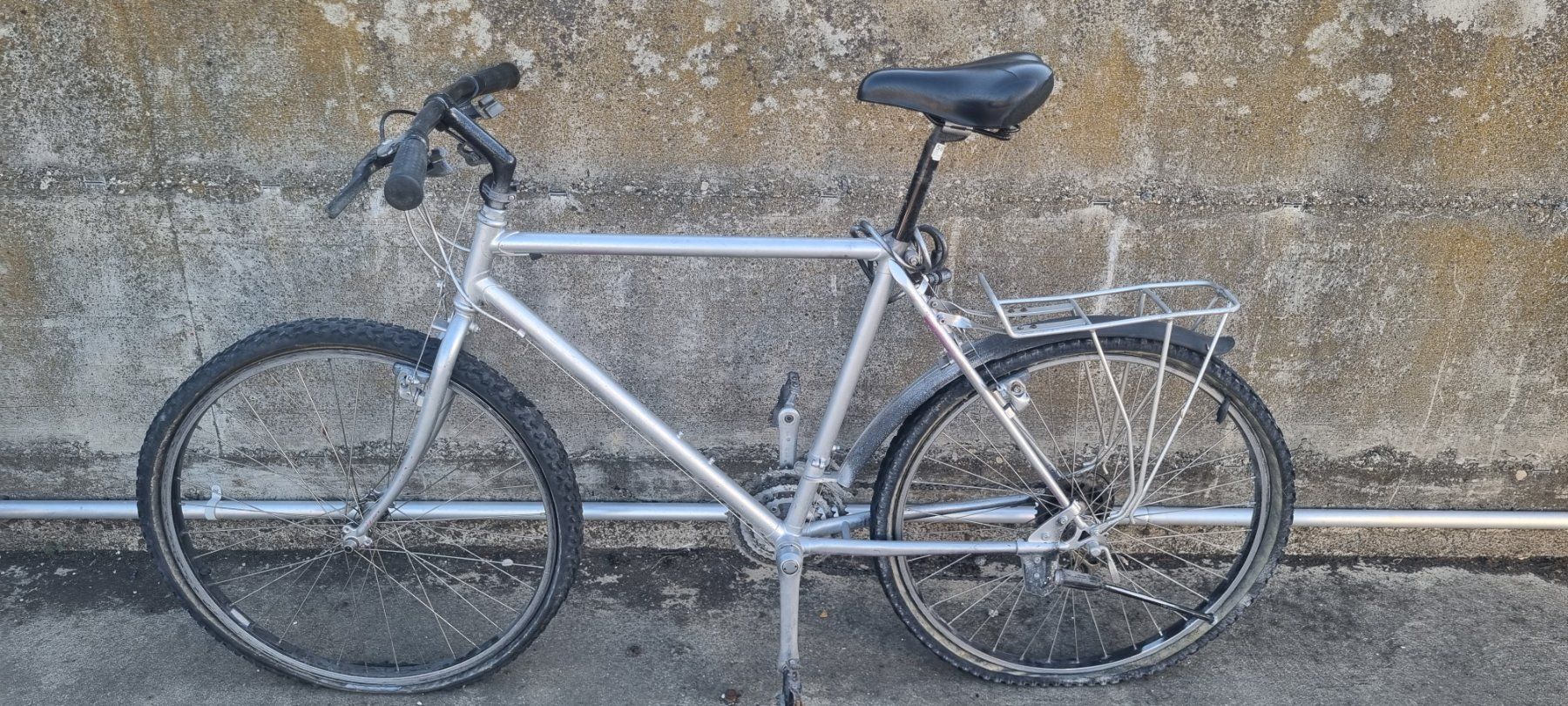 Vélos: 5 Velos für Export – Défectueux à Zürich par beaahaus 2