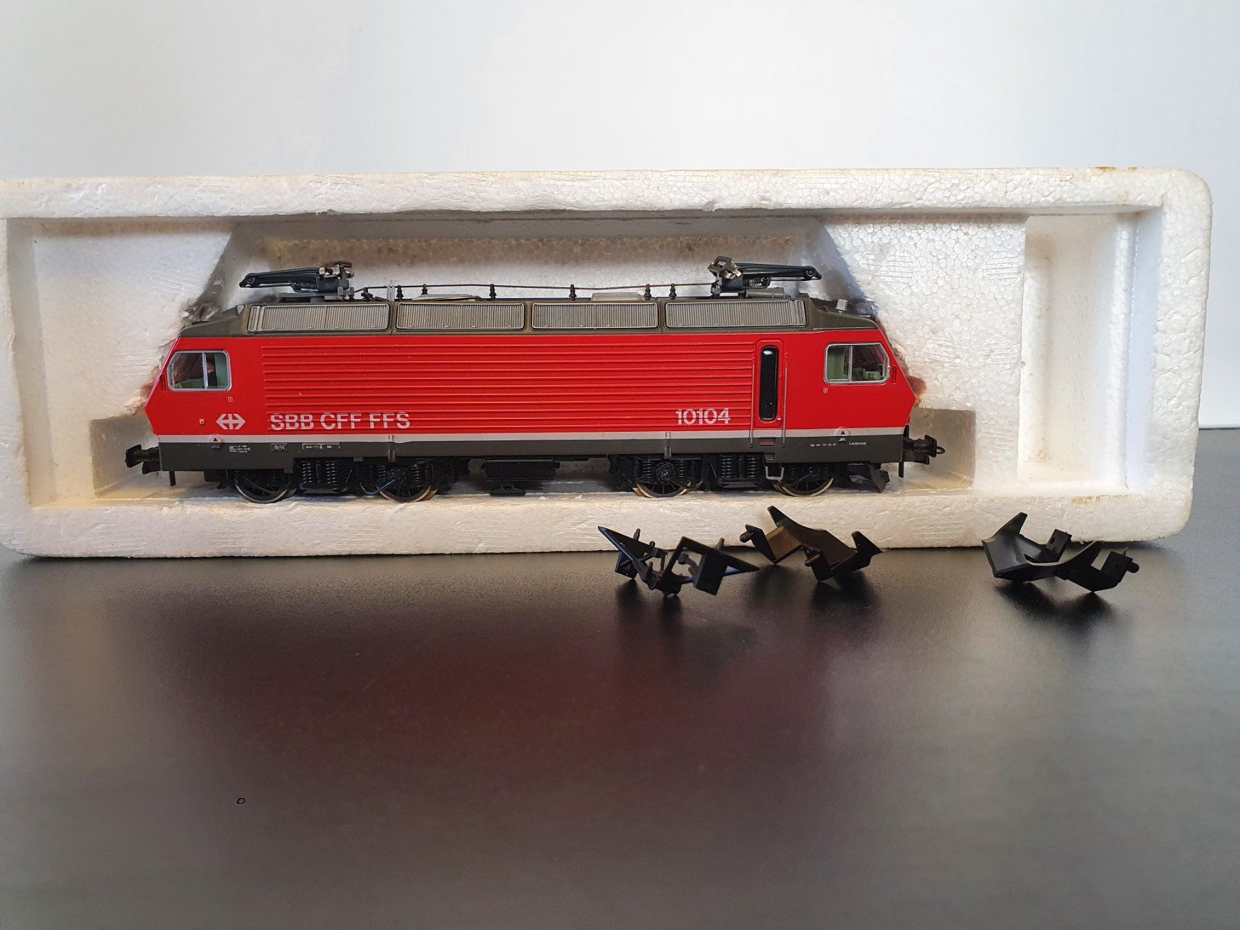 Roco Modellini di ferrovie: ROCO:DC: SBB Re 4/4IV ROT 10104 OVP – Usato da Biglen venduto da taunus82 6