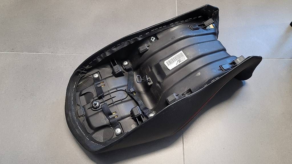 Alle Motorradersatzteile: Ducati Diavel Sitzbank Original 2011-2013 – Gebraucht aus Hünenberg von Rzirkon 3