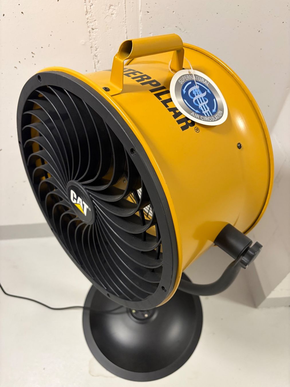 Caterpillar Ventilatori: Ventilator Caterpillar mit Standfuss – Usato da Wichtrach venduto da Makena28 1