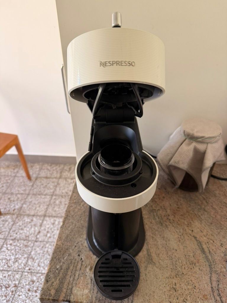 Nespresso Kaffeemaschinen & Espressomaschinen: Nespresso Kaffeemaschine – Gebraucht aus Basel von Mydonkey 3