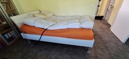 Schönes Pflegebett mit verstllbarem Lattoflex (2 Motoren)