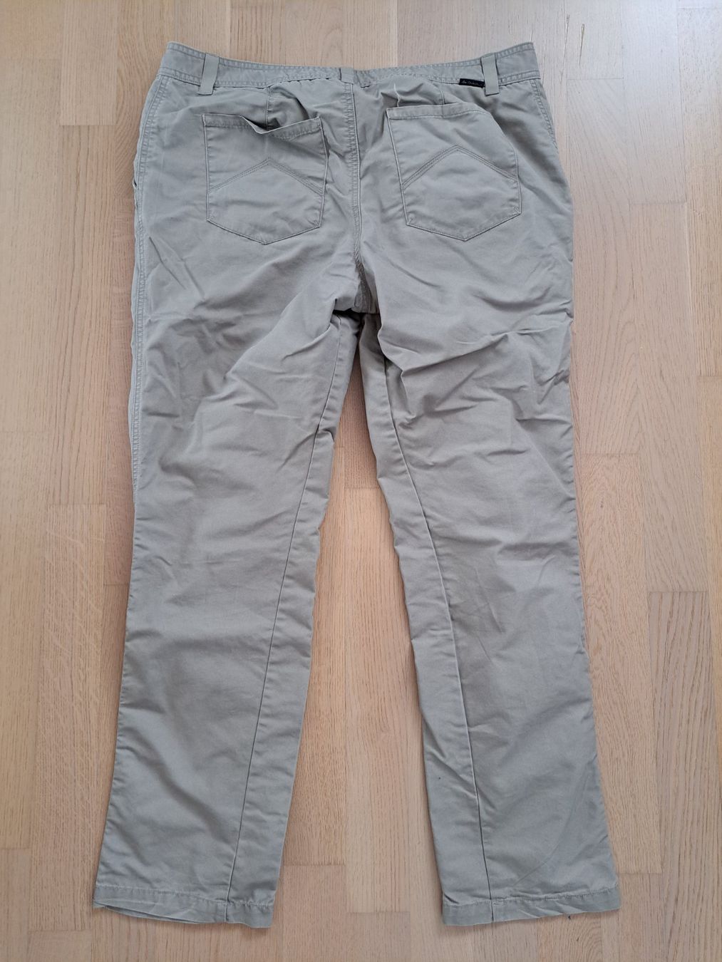 Decathlon Pantaloni: Pantalon beige de la marque decathlon – Usato da Tentlingen venduto da Dr_Snake 1