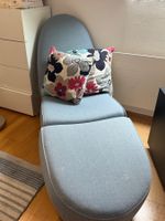 Chaise et repose-pieds