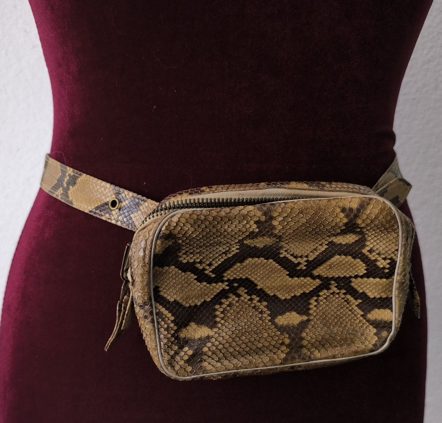 Sacs femmes: Gürteltasche mit Schlangenleder-Prägung – D'occasion à Rüti ZH par Restwert_Rueti_ZH 2