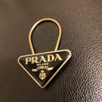 Porte clé vintage logo PRADA