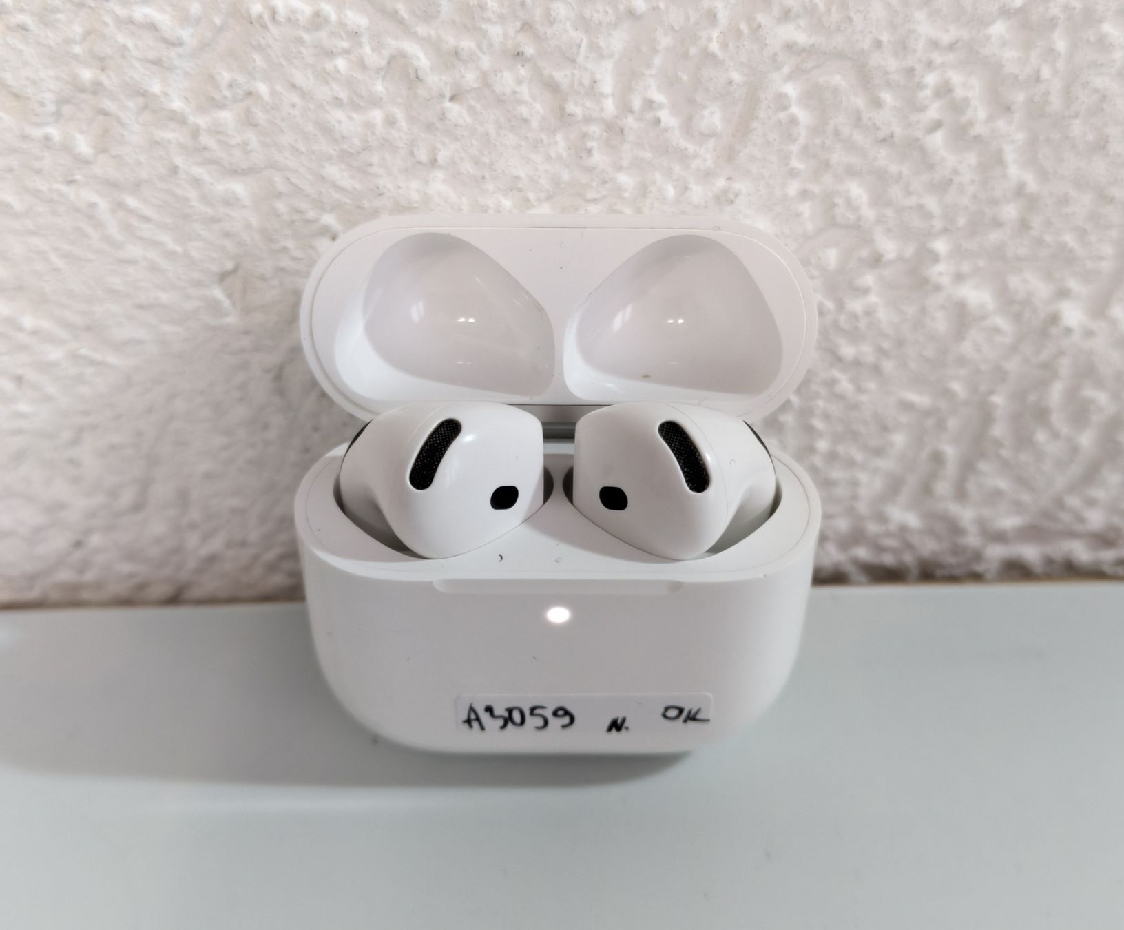 Apple Cuffie: Apple AirPods 4 (A3059) – Usato da Ehrendingen venduto da Rocky985