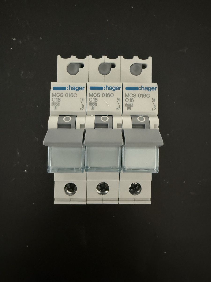 Hager Composants électroniques: 3x Hager MCS016C C16 Leitungsschalter – D'occasion à Niederbipp par gaf_7tym