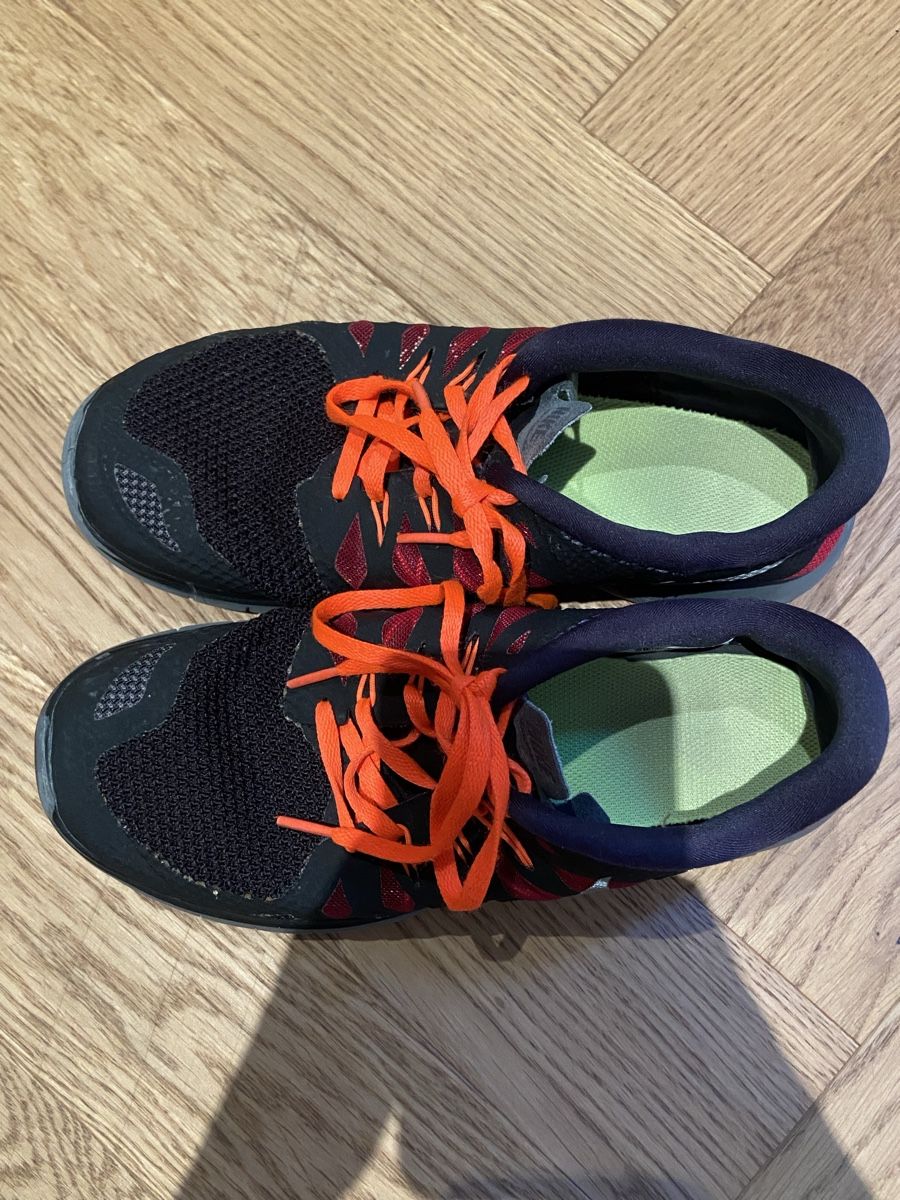 Nike Scarpe da donna: Nike Laufschuhe/ Turnschuhe Gr. 39 – Usato da Winterthur venduto da mal_8f2x 2