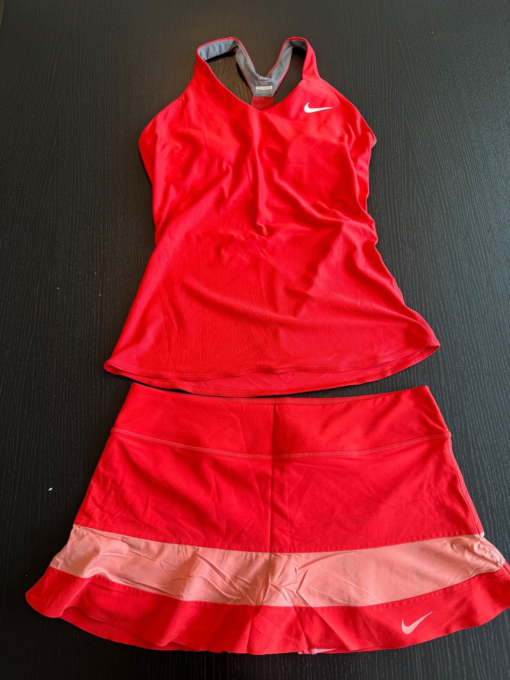 Nike Kleiderpakete: Nike Tennis Set, Grösse M – Gebraucht aus Zürich von rahelitas