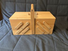 Nähkasten aus Holz, viel Stauraum, Top Zustand!