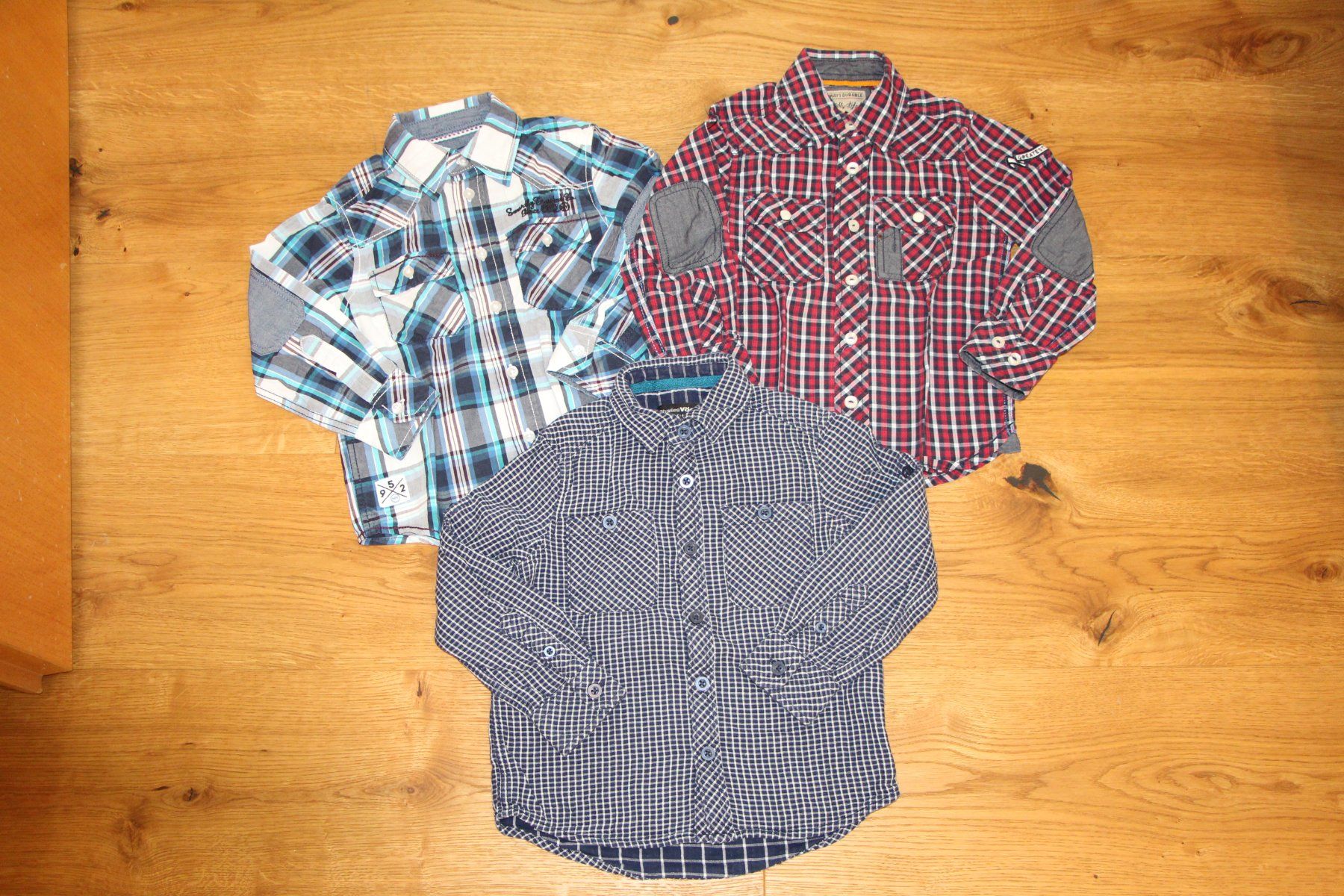 Lotti & Set di vestiti: Kleiderpaket, Junge, Grössen 92 und 98 – Usato da Heiligkreuz (Mels) venduto da PascalWa 2