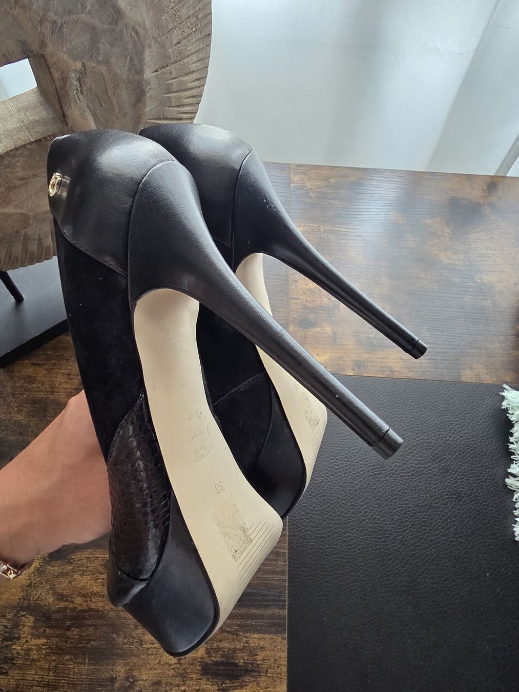 Guess Scarpe da donna: Guess Peep Toe Pumps black size 38 – Usato da Brüttisellen venduto da par_8zbj 5