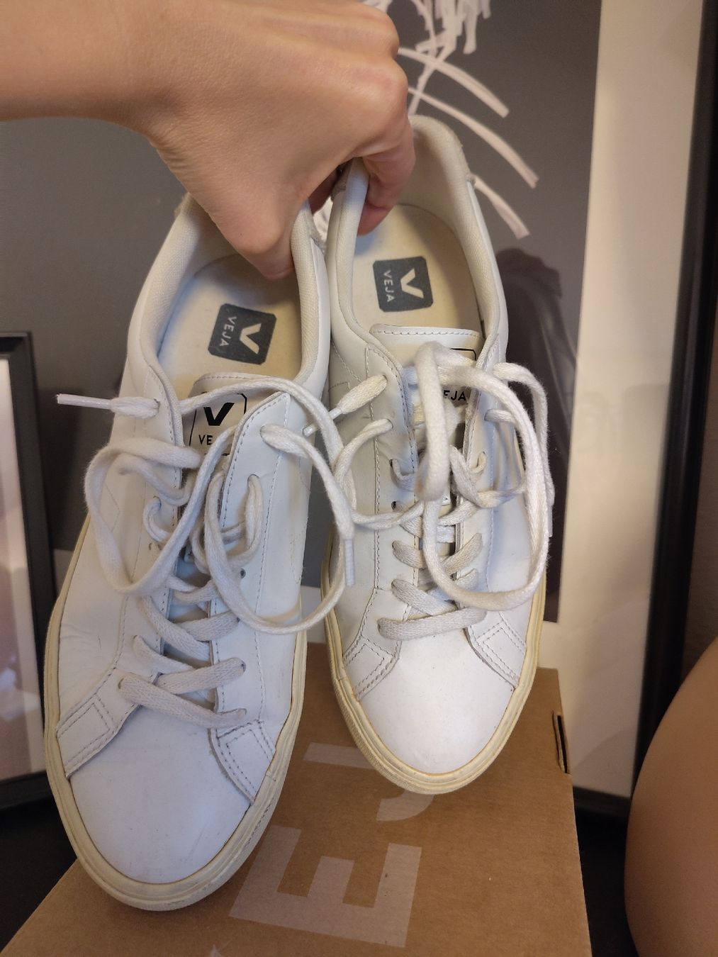 Veja Scarpe da donna: VEJA - weisse Sneaker mit Beige, Gr. 40 – Nuovo (secondo la descrizione) da Zollikofen venduto da AliaRuna 1