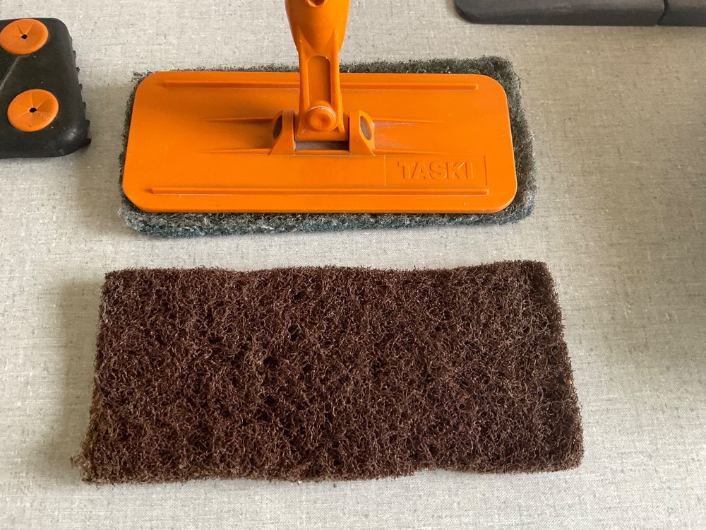 2 Taski Reinigungssystem Bodenwischer und 1 Anderen dazu (Gebraucht) in ...