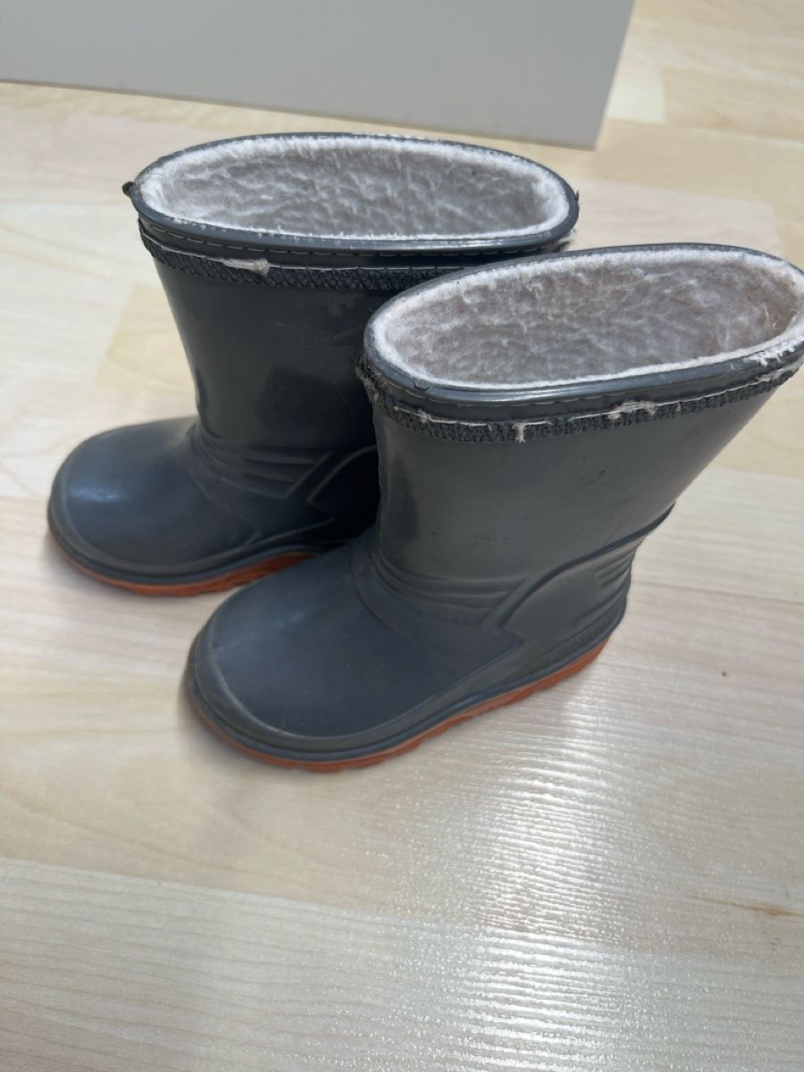 Schuhe für Jungen: Gummistiefel  – Gebraucht aus Riehen von chr_h8fh
